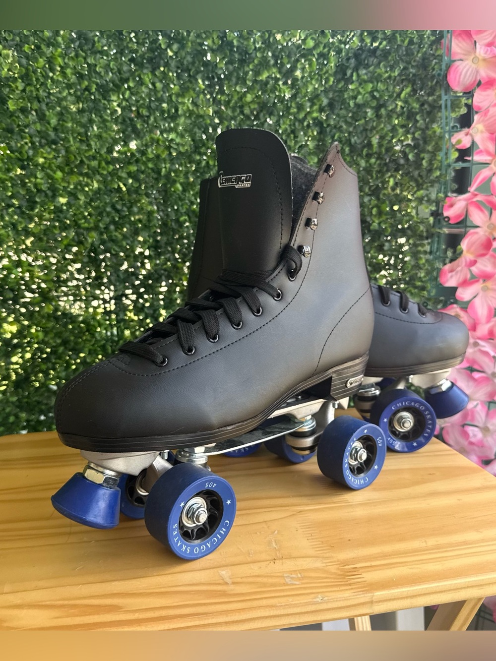 Chicago Skates CRS405 Men’s Size 11 Black Blue Classic Quad Roller Skates NWT